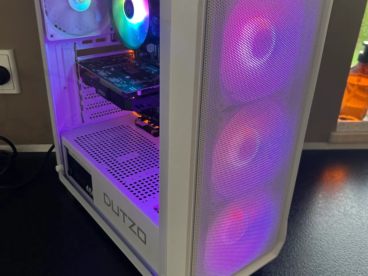 Billede 4 - 💻 Stilet RGB Gaming-PC – perfekt til eSport og kl
