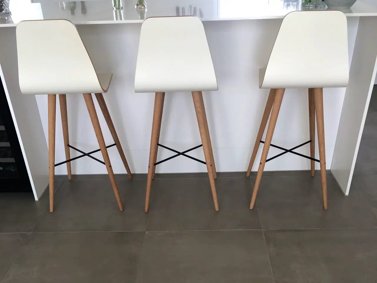 Billede 1 - Hvide Bolia Beaver barstole