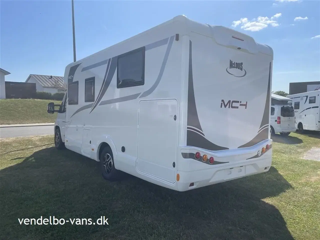 Billede 2 - 2025 - McLouis Mc4   160 cm bred dobbeltseng i midten bagerst som kan hæve/sænke