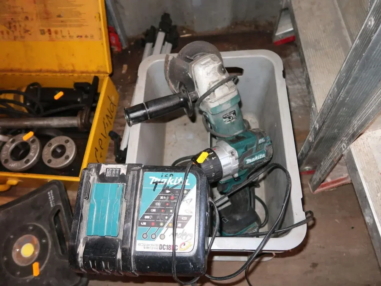 Billede 1 - 2 stk. håndværktøj MAKITA med batteri og lader