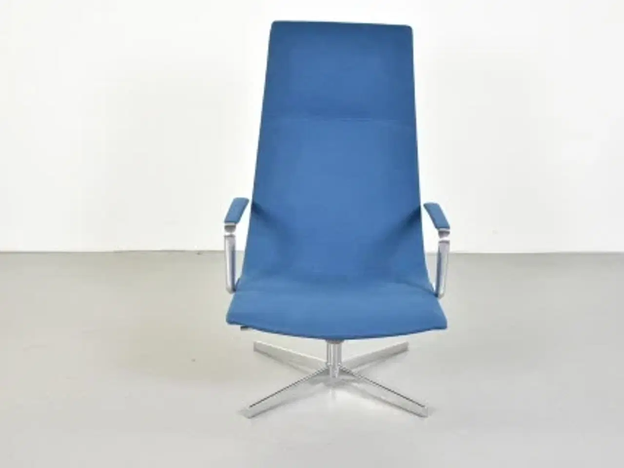 Billede 1 - Arper loungestol i blå med armlæn og krom stel