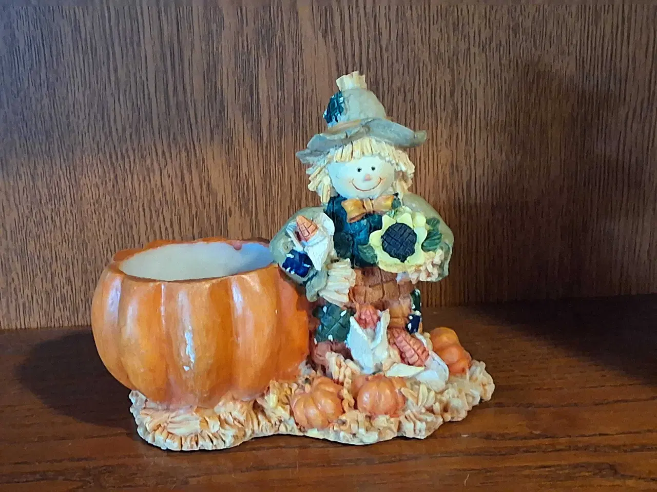 Billede 1 - Sjov keramik figur, festlig pige med krukke. 