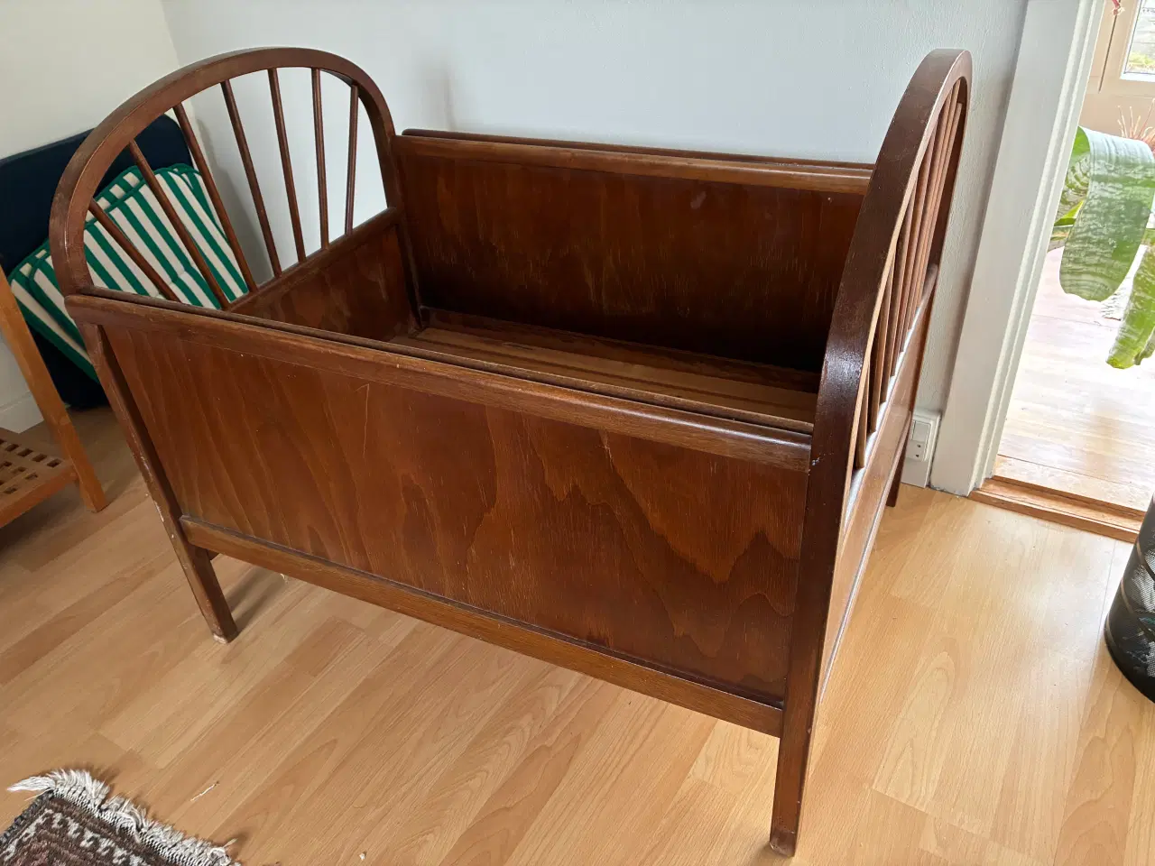 Billede 2 - Retroudtræksseng med ny skummadras