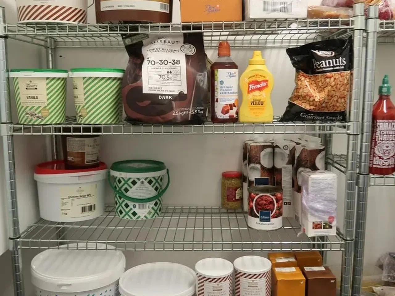 Billede 3 - 3 stk. trådreoler på hjul med indhold