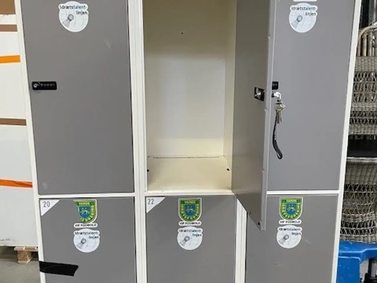 Billede 2 - Stålskabe med 6 låger