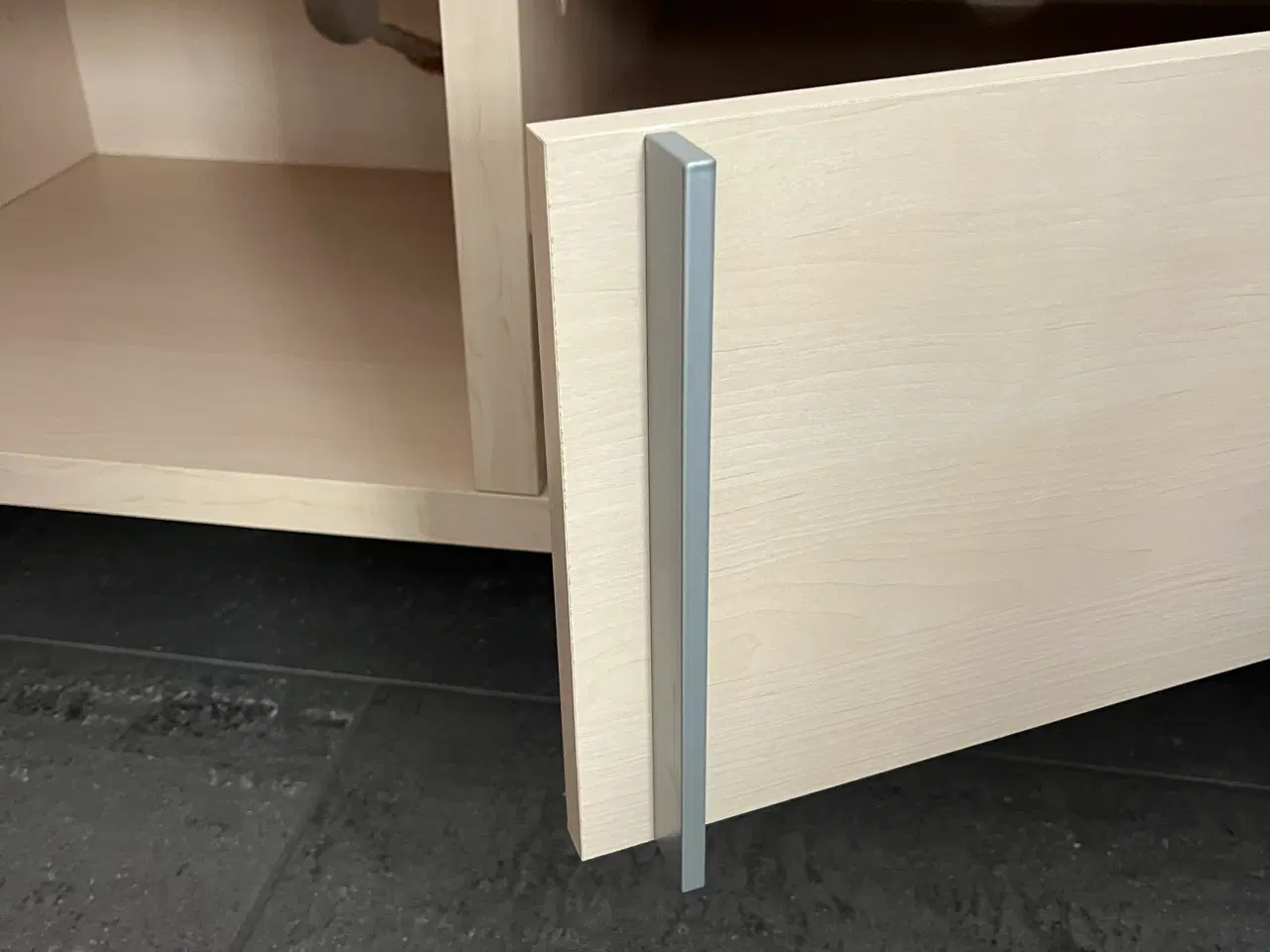 Billede 5 - Fin skænk med 2 låger