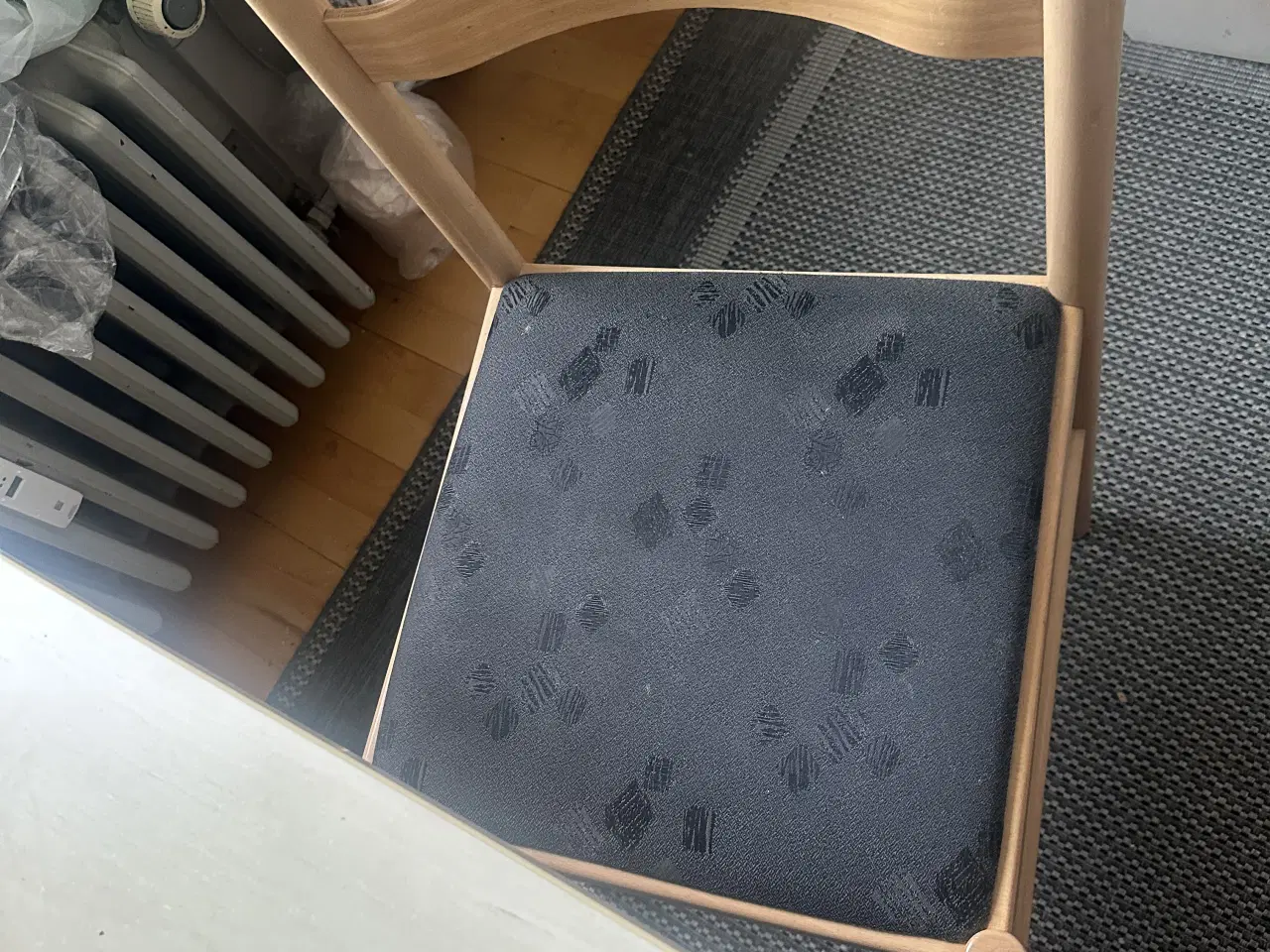 Billede 2 - Spisebord med 4 stole