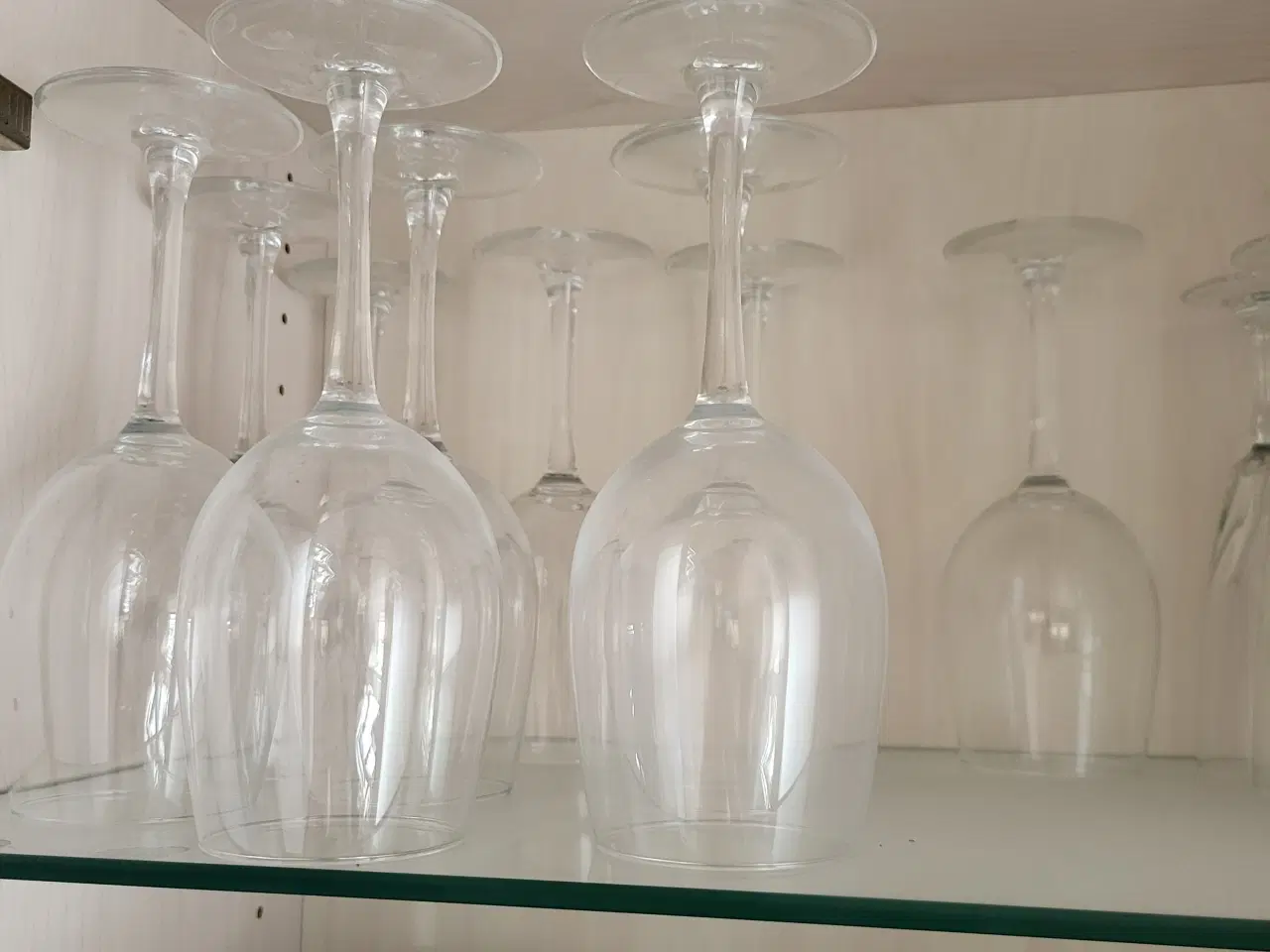 Billede 3 - Gratis champagne, rød og hvidvinsglas