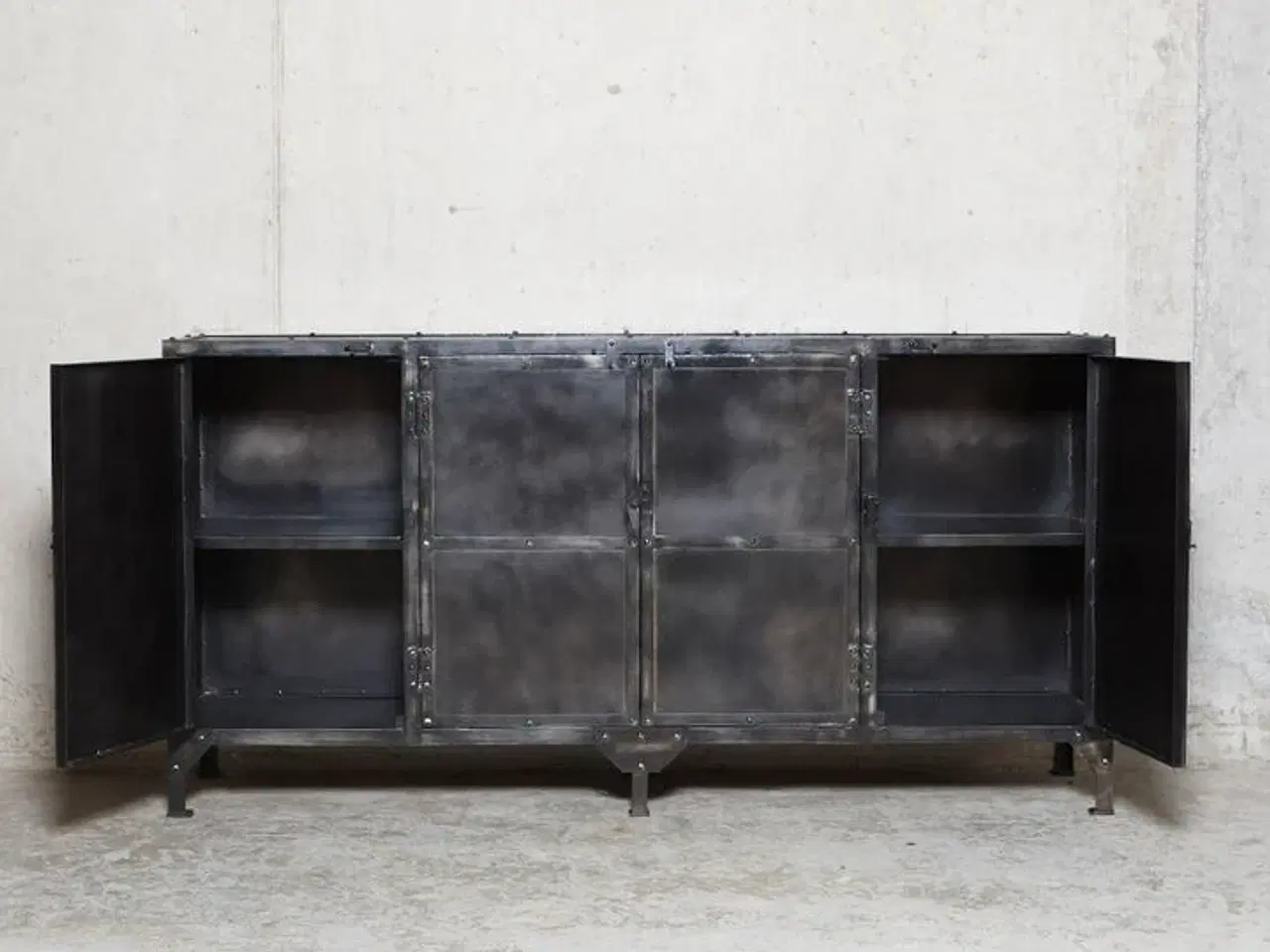 Billede 2 - Ny Skænk 180 sort oxideret