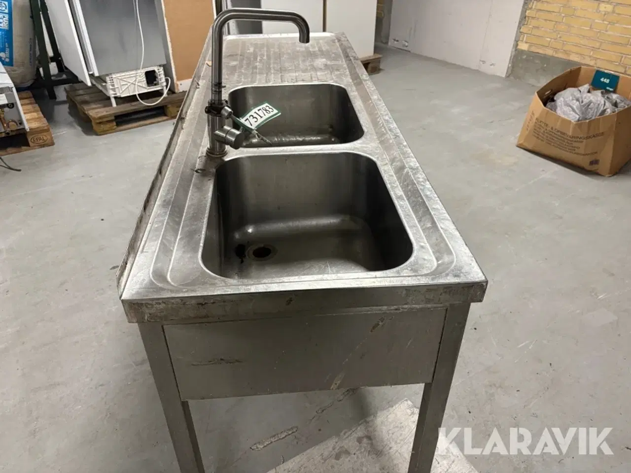 Billede 2 - Rustfri vask med armatur