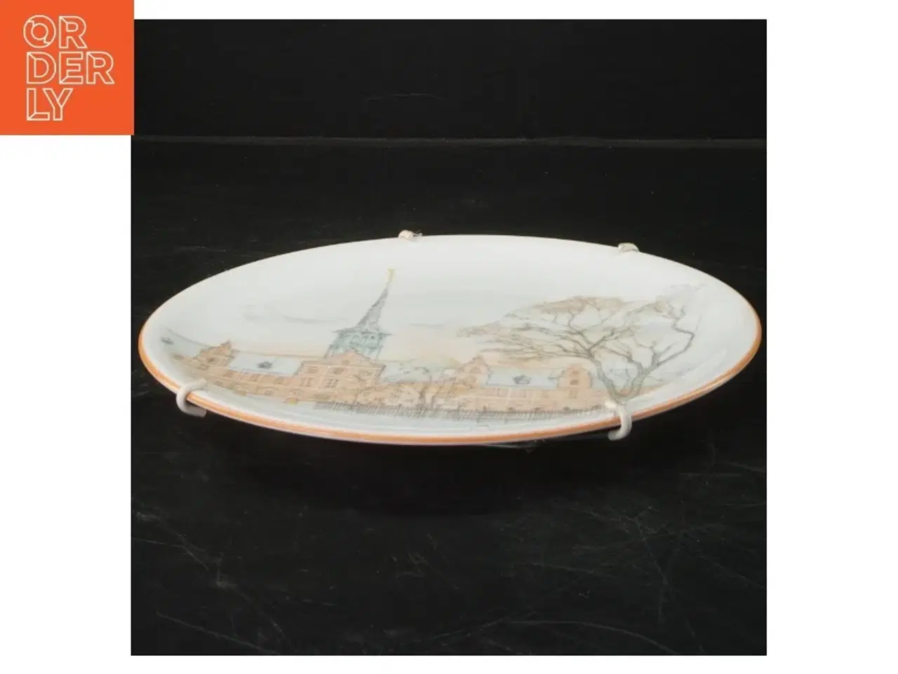 Billede 1 - Dekorativ porcelænsfad med bygningmotiv (str. Ø 21,5 cm)