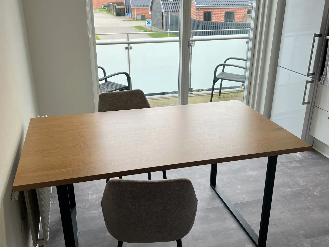 Billede 1 - Helt Nyt Spisebord Med 2 Stole til