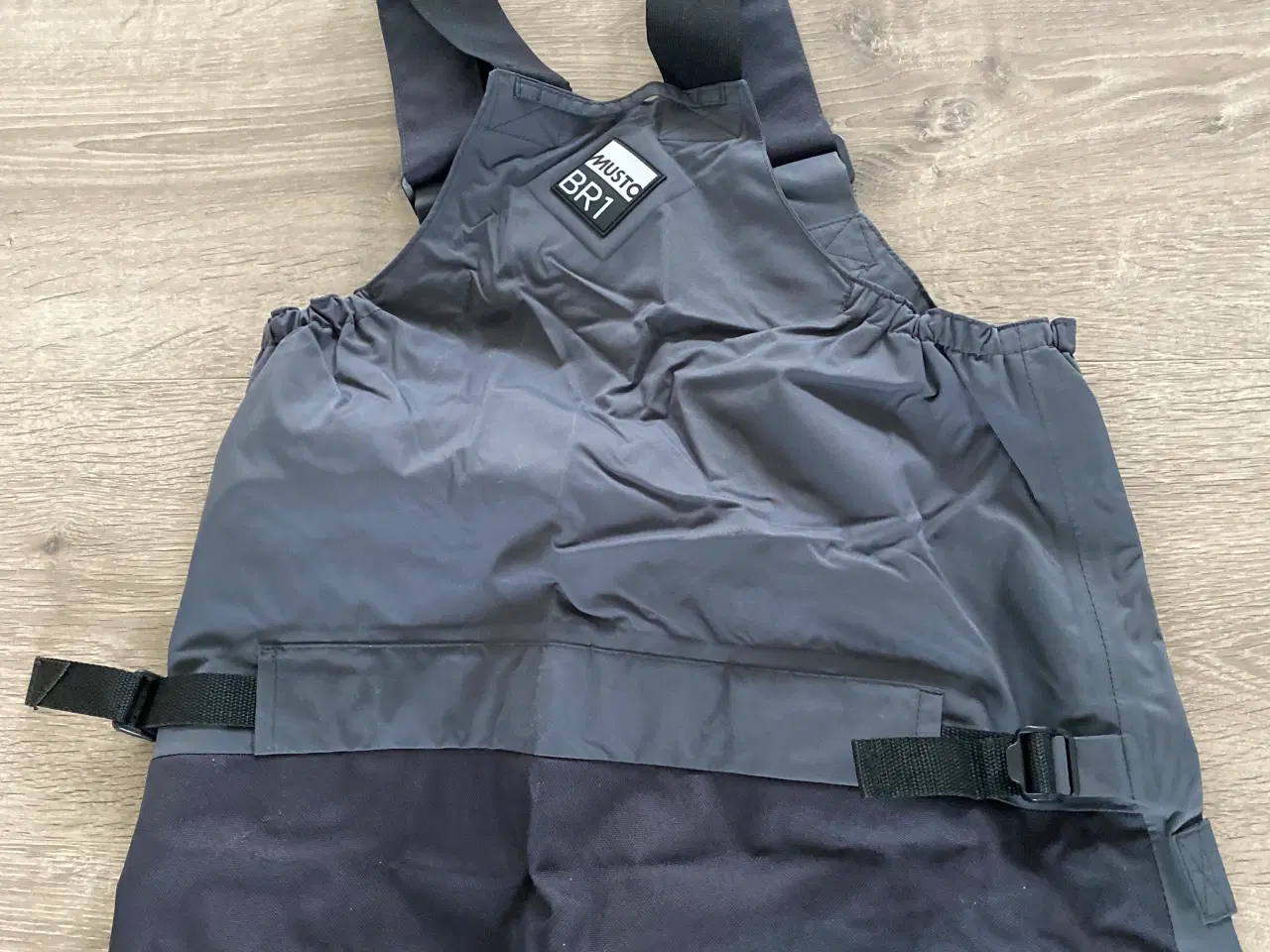 Billede 6 - MUSTO sejltøj str S    buks(10-32)