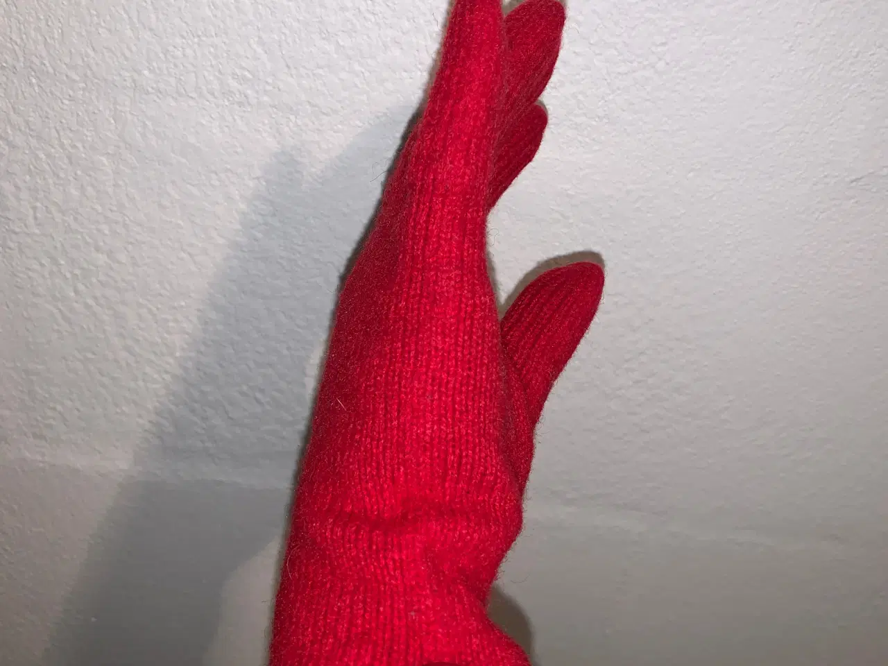Billede 2 - Handsker røde og fine