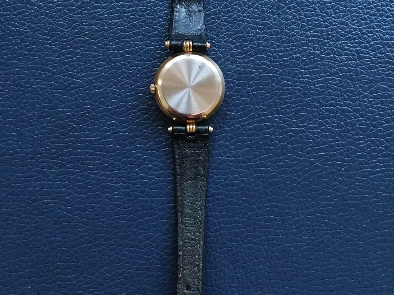 Billede 4 - De Longi quartz dameur frisør ur, saks som viser