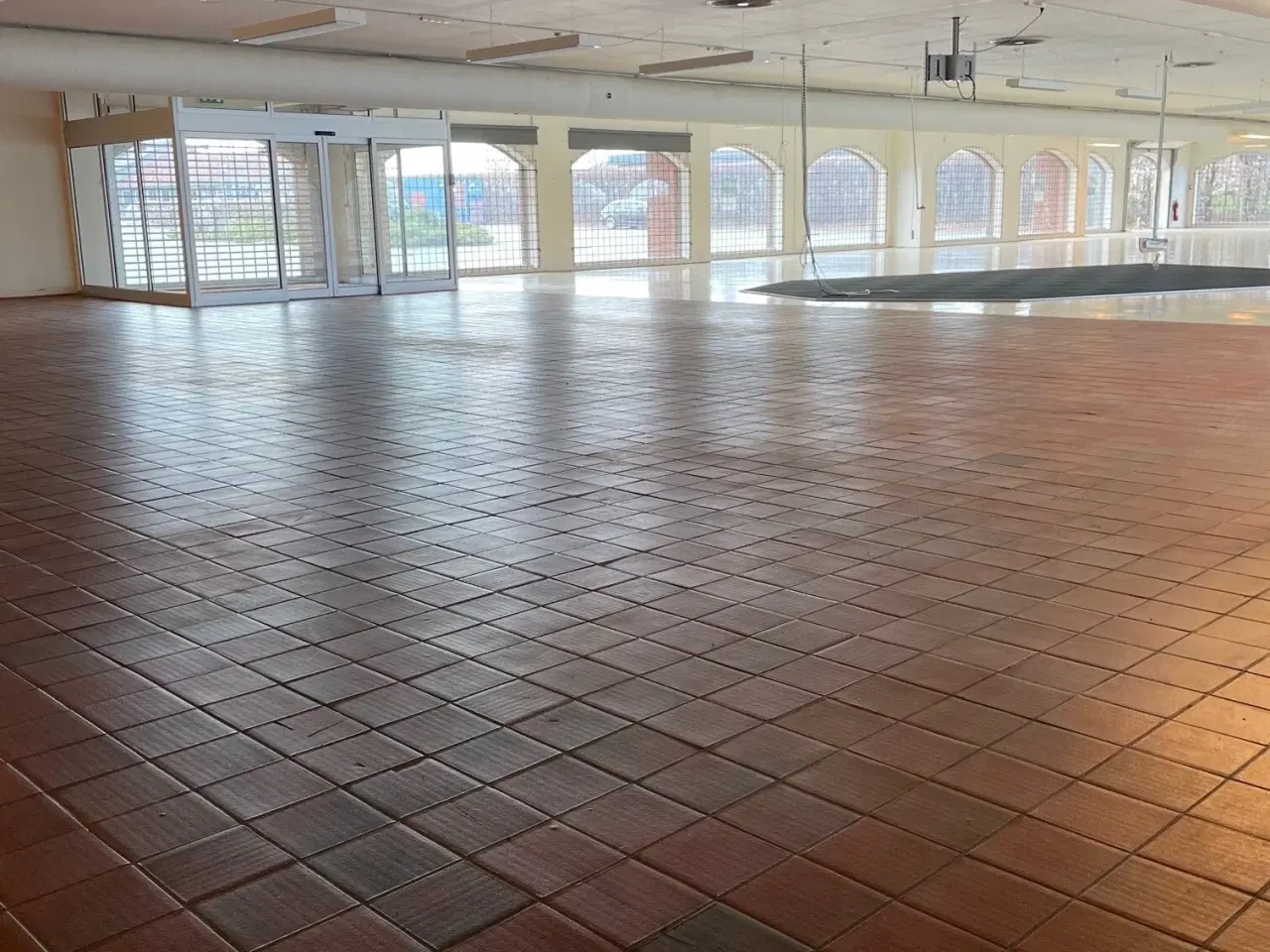 Billede 4 - Kontor/butikslejemål i præsentabel etplans erhvervsejendom