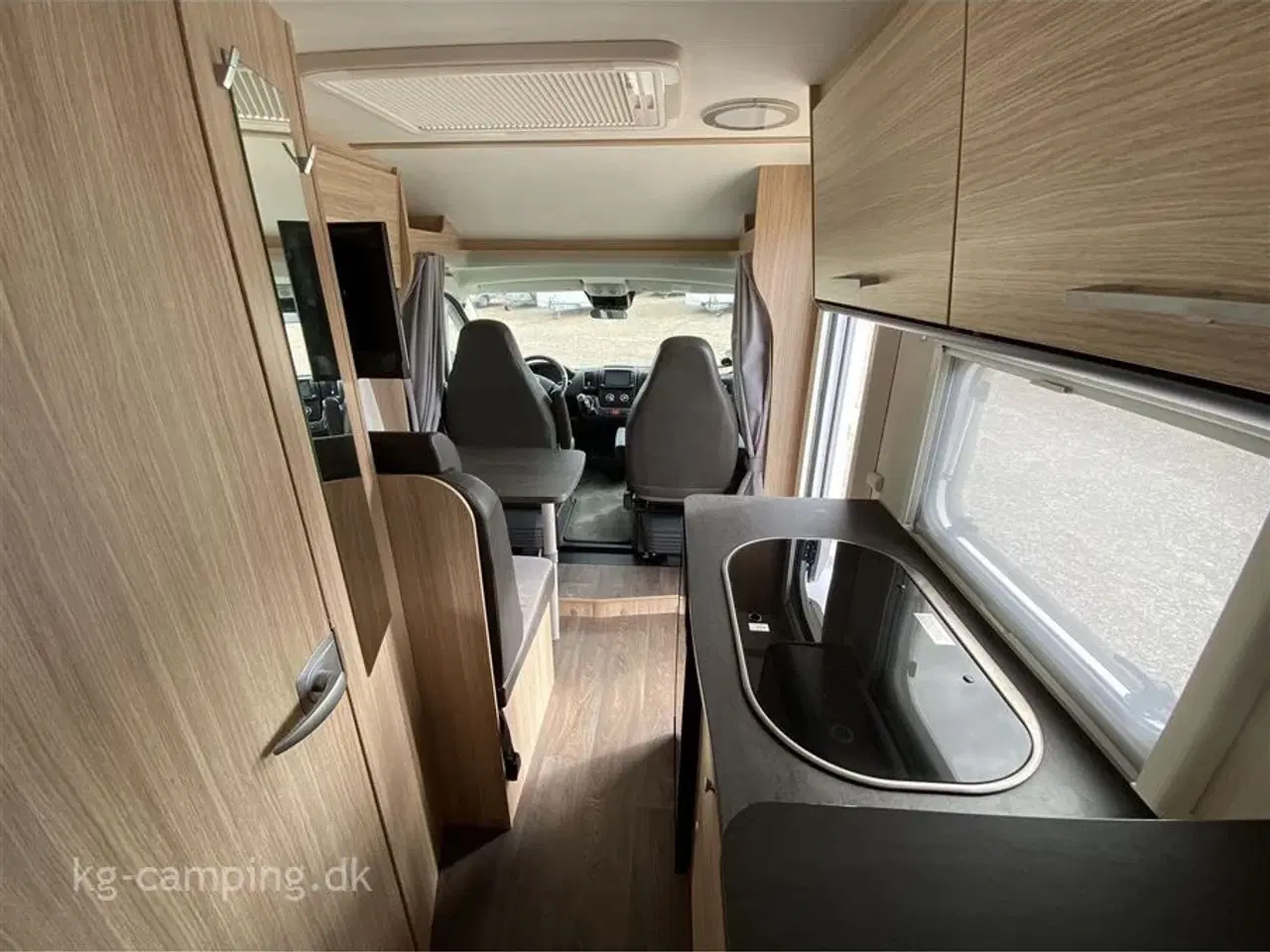 Billede 6 - 2021 - SunLight VAN V67S   Velholdt autocamper med fritstående dobbeltseng