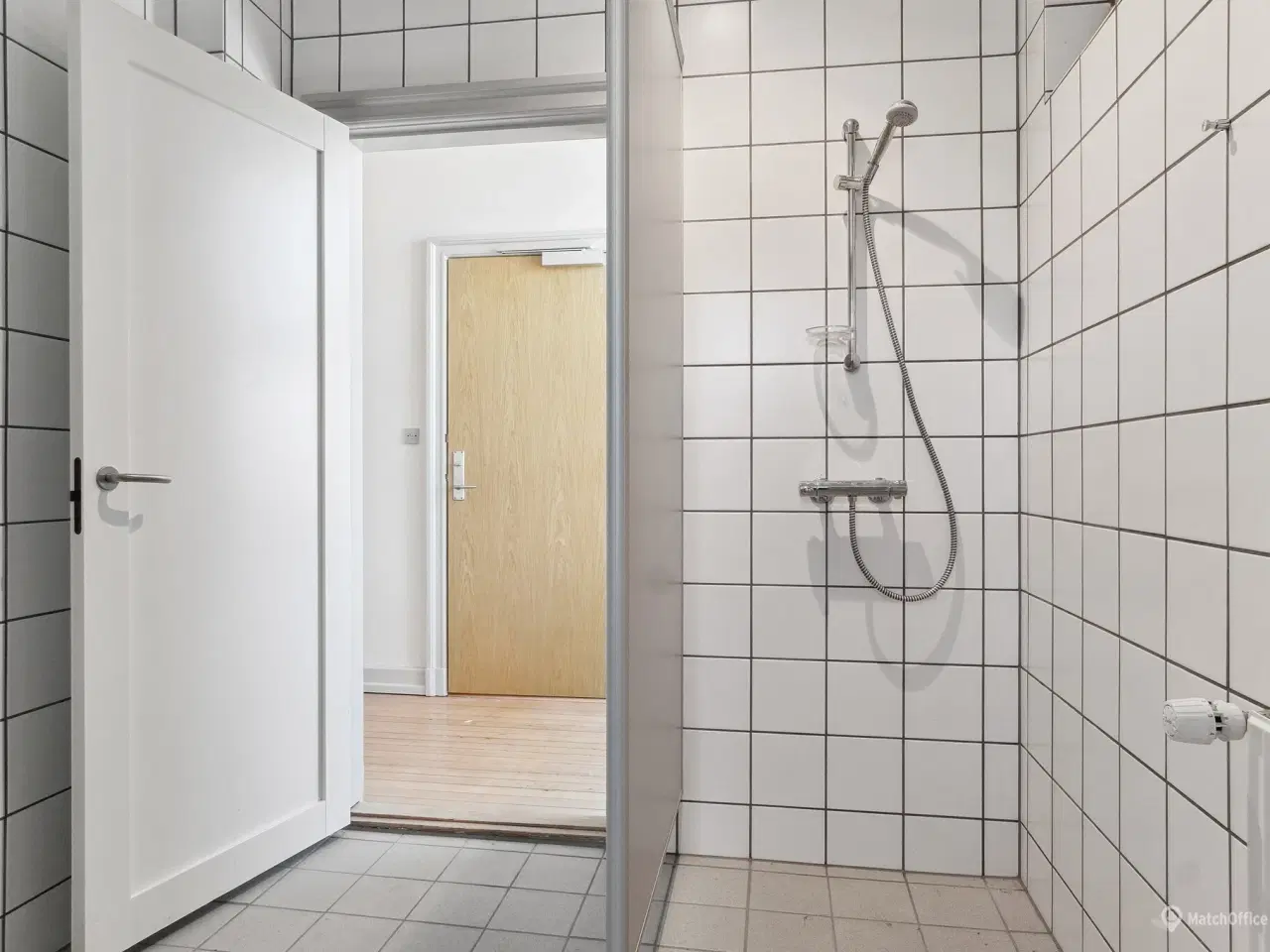 Billede 14 - Kontor tæt på offentlig transport