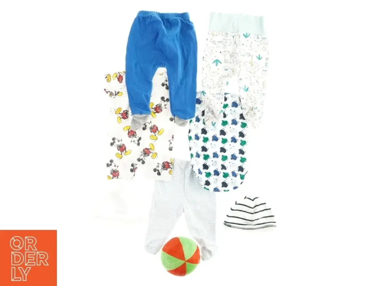 Billede 2 - Babytøj, 3 bukser, 2 bodystockings, 2 huer og en bold