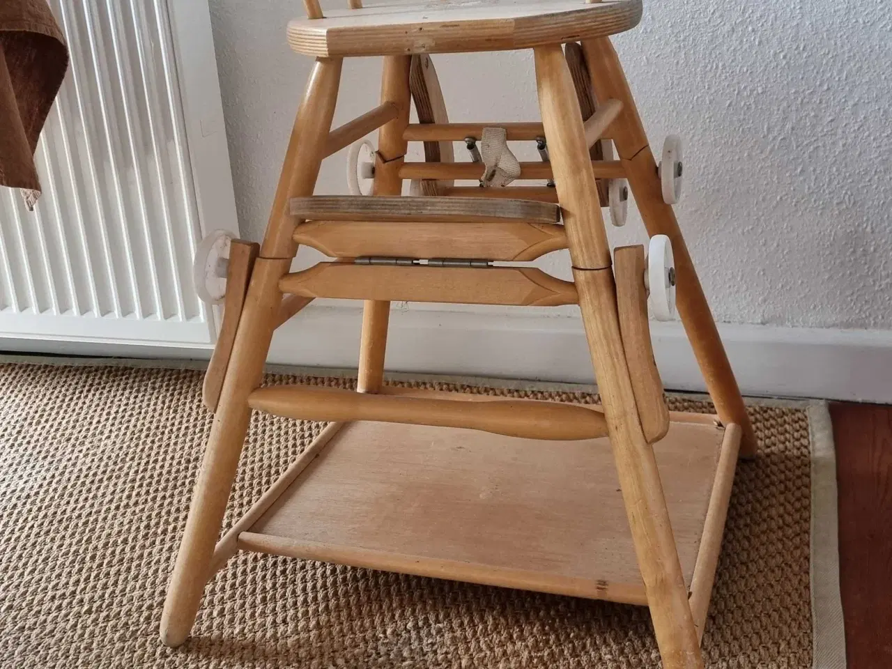 Billede 1 - Høj barnestol/legebord