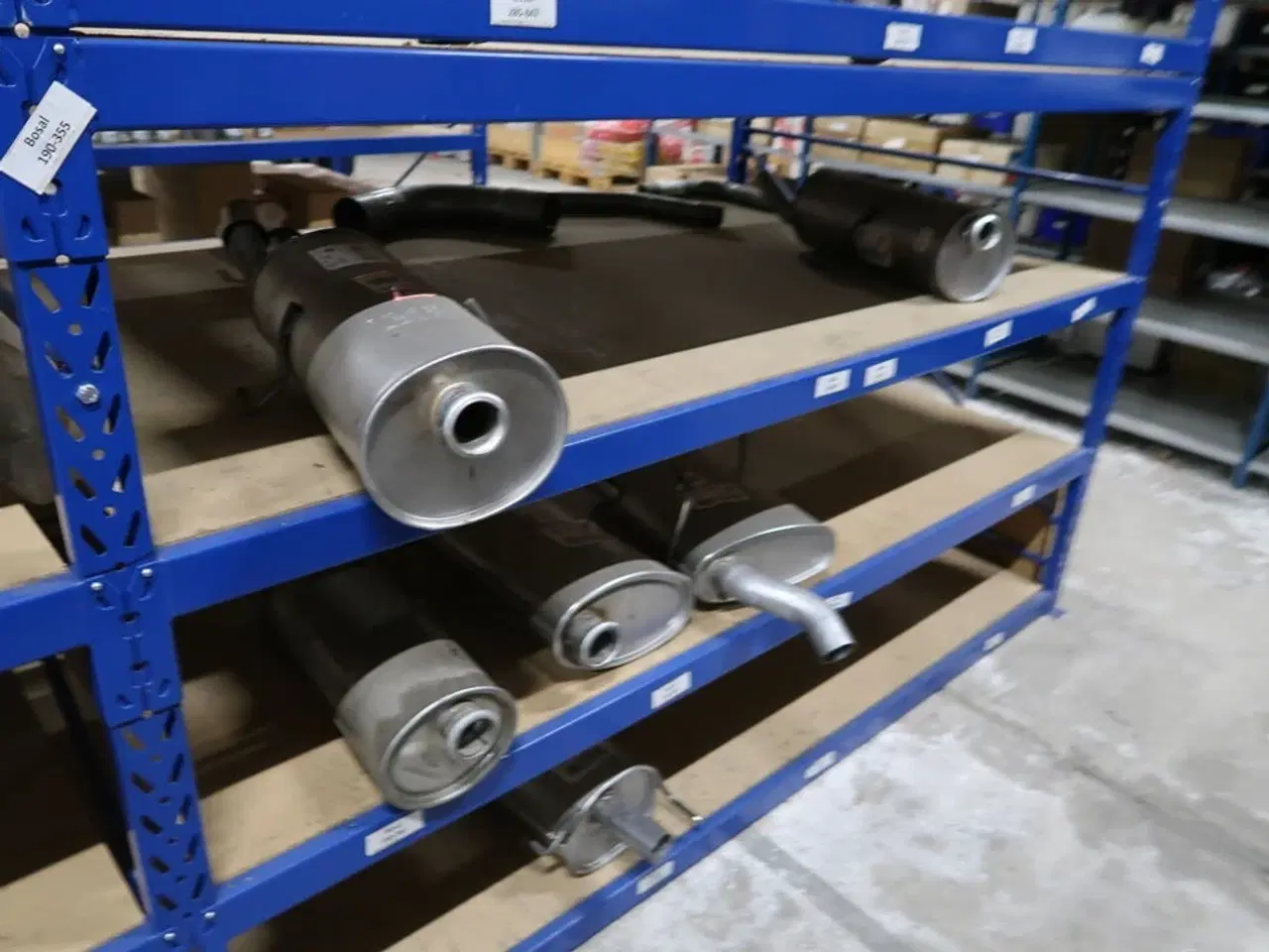 Billede 6 - Udstødninger m.v. i reol