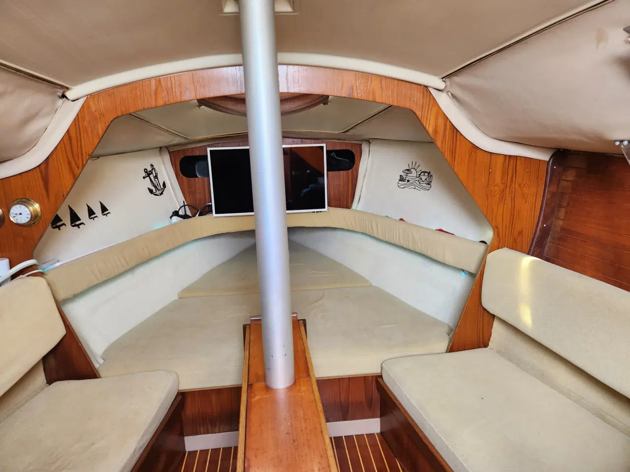 Billede 5 - Benetau first 26Billig ejlbåd med næsten ny motor.