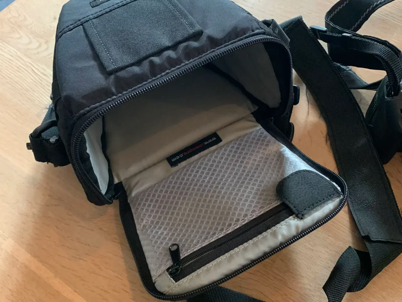 Billede 2 - Flot kamera, næsten ikke brugt.