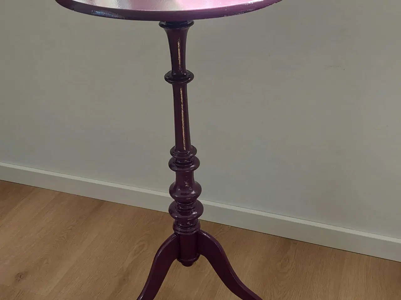 Billede 3 - Fint pyntebord malet i farven: amethyst shadow