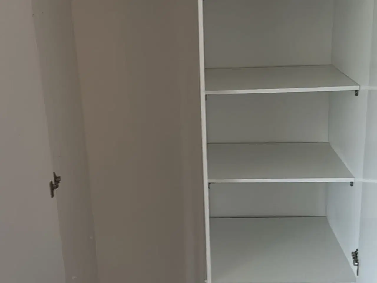 Billede 1 - Garderobeskab 