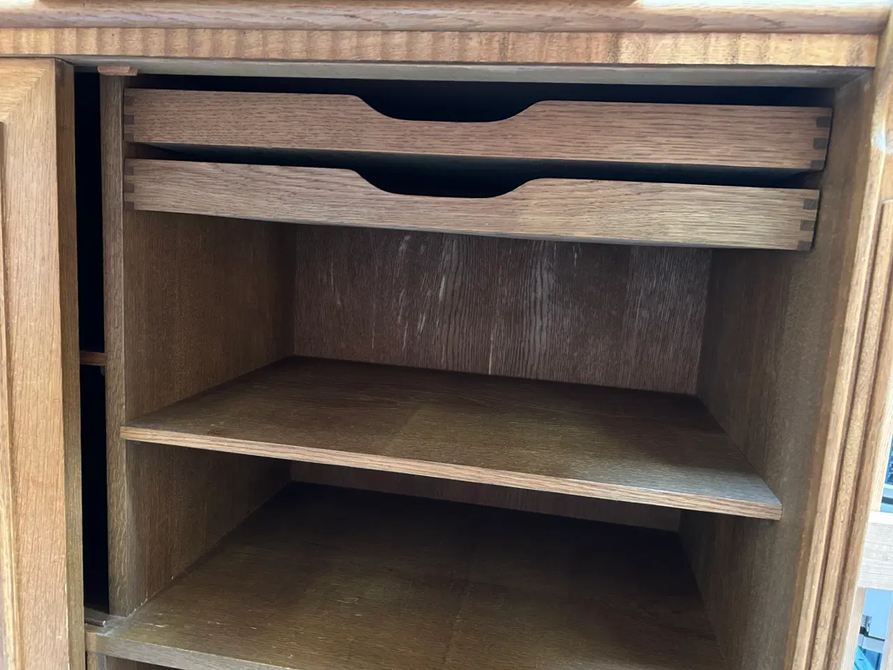 Billede 4 - Dækketøjsskab i eg