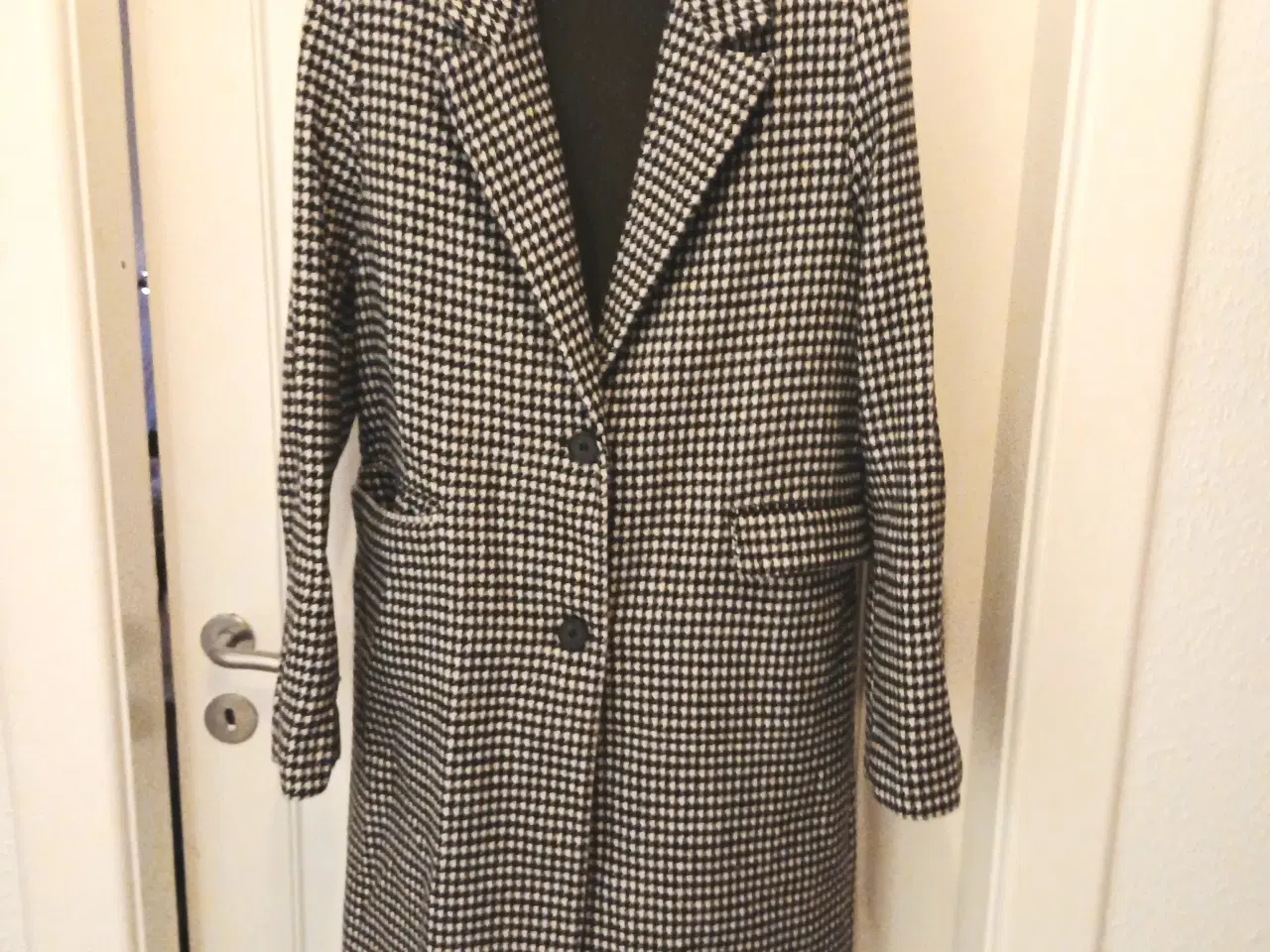 Billede 1 - Bershka ternet frakke. Overgangsfrakke str M