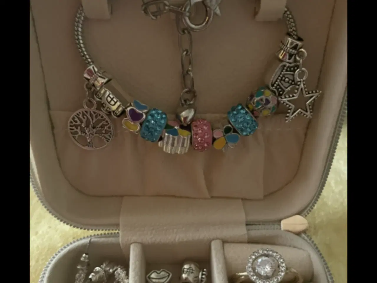 Billede 3 - Pandora armbånd med mange led og andet byd