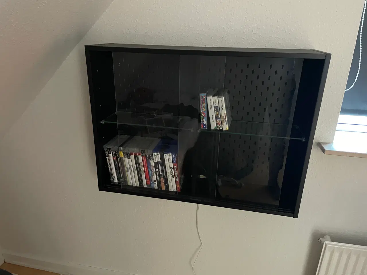 Billede 8 - Vitrineskab - perfekt til stue eller gamerværelset