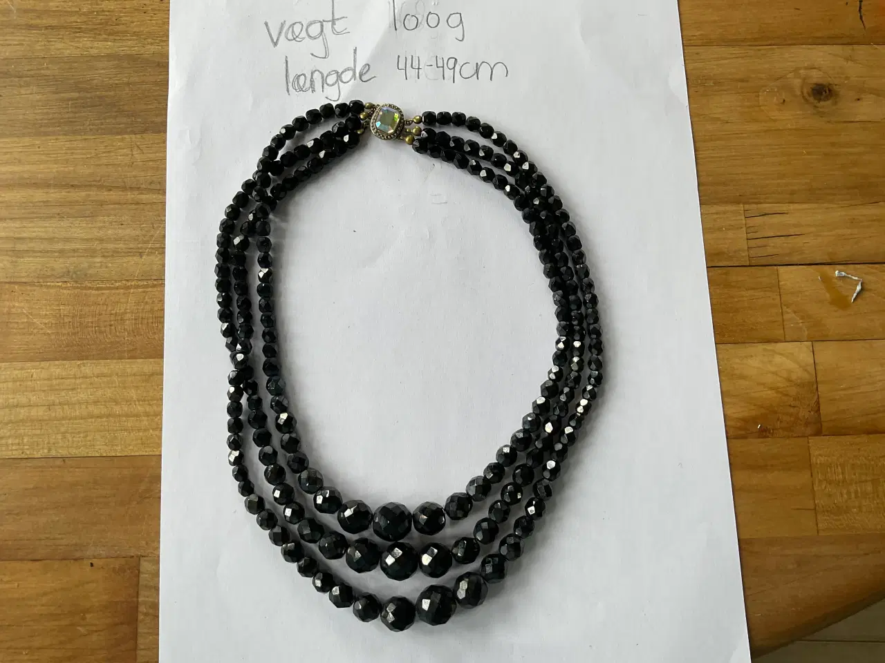 Billede 2 - Enkel sort perlekæde