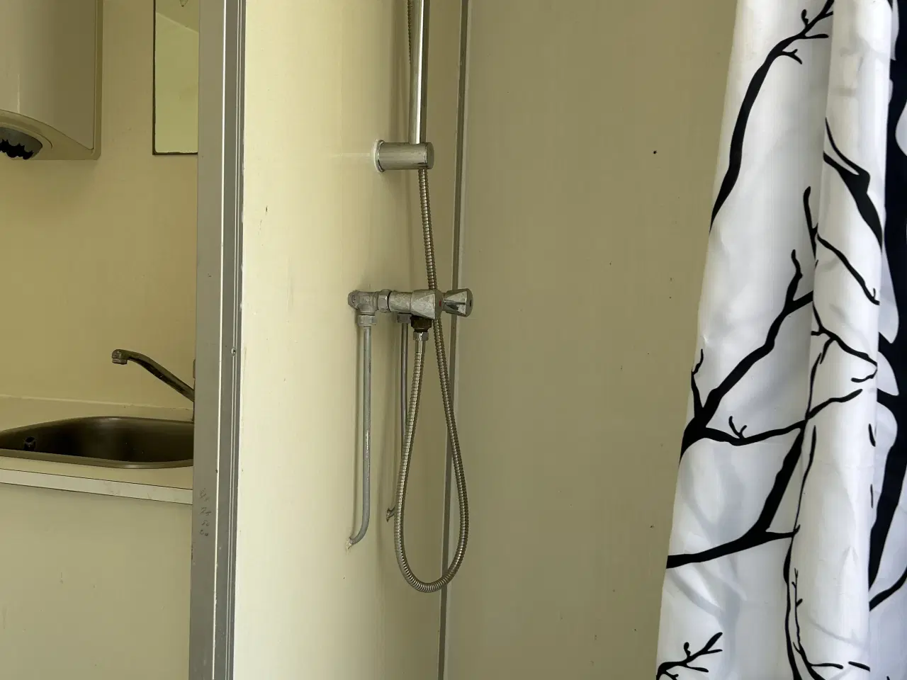 Billede 4 - Toilet og Badevogn