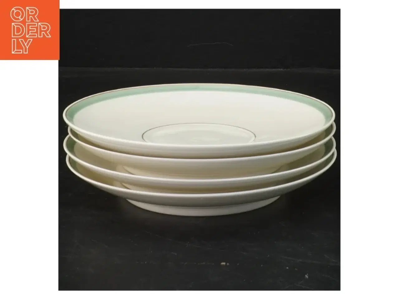 Billede 4 - 4 suppeteriner med undertallerkener fra Royal Copenhagen (str. Kop ø, 13 cm. underkop. ø. 17 cm. 4 sæt)