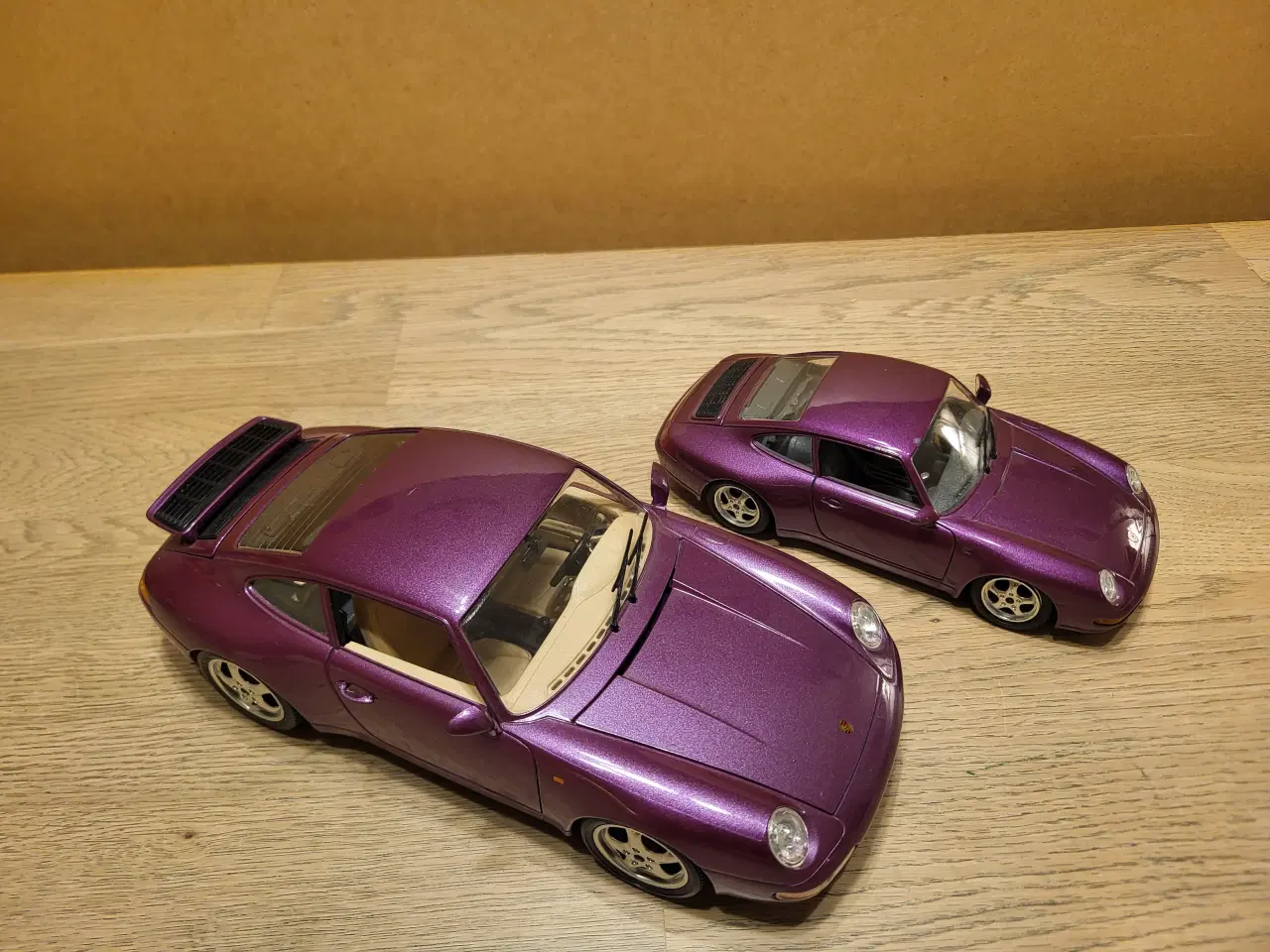 Billede 5 - Modelbiler 2 stk. Porsche Carrera 1993 250 kr.