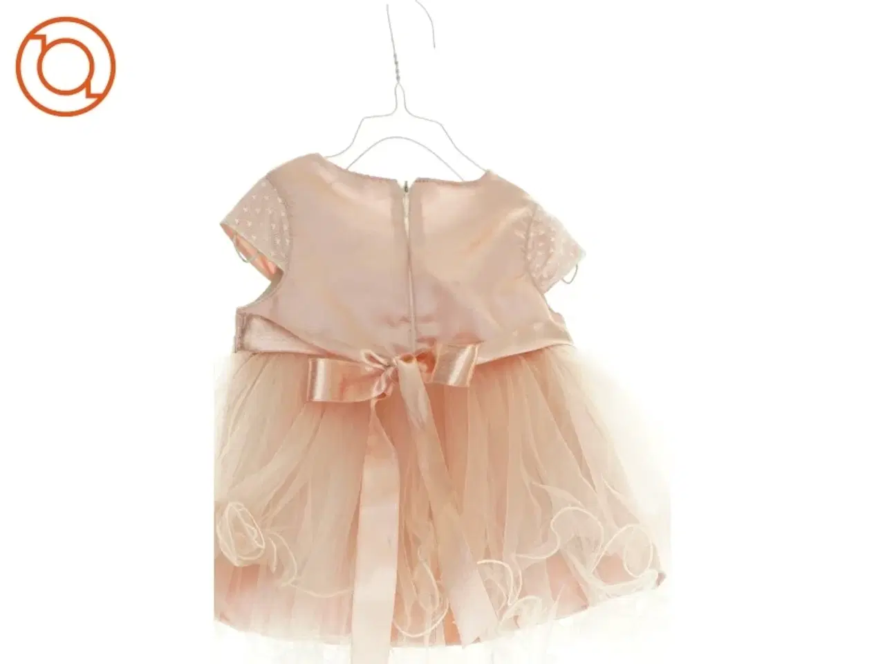 Billede 2 - Kjole med tyl, blonde, perler og sløjfe (str. 74 cm)