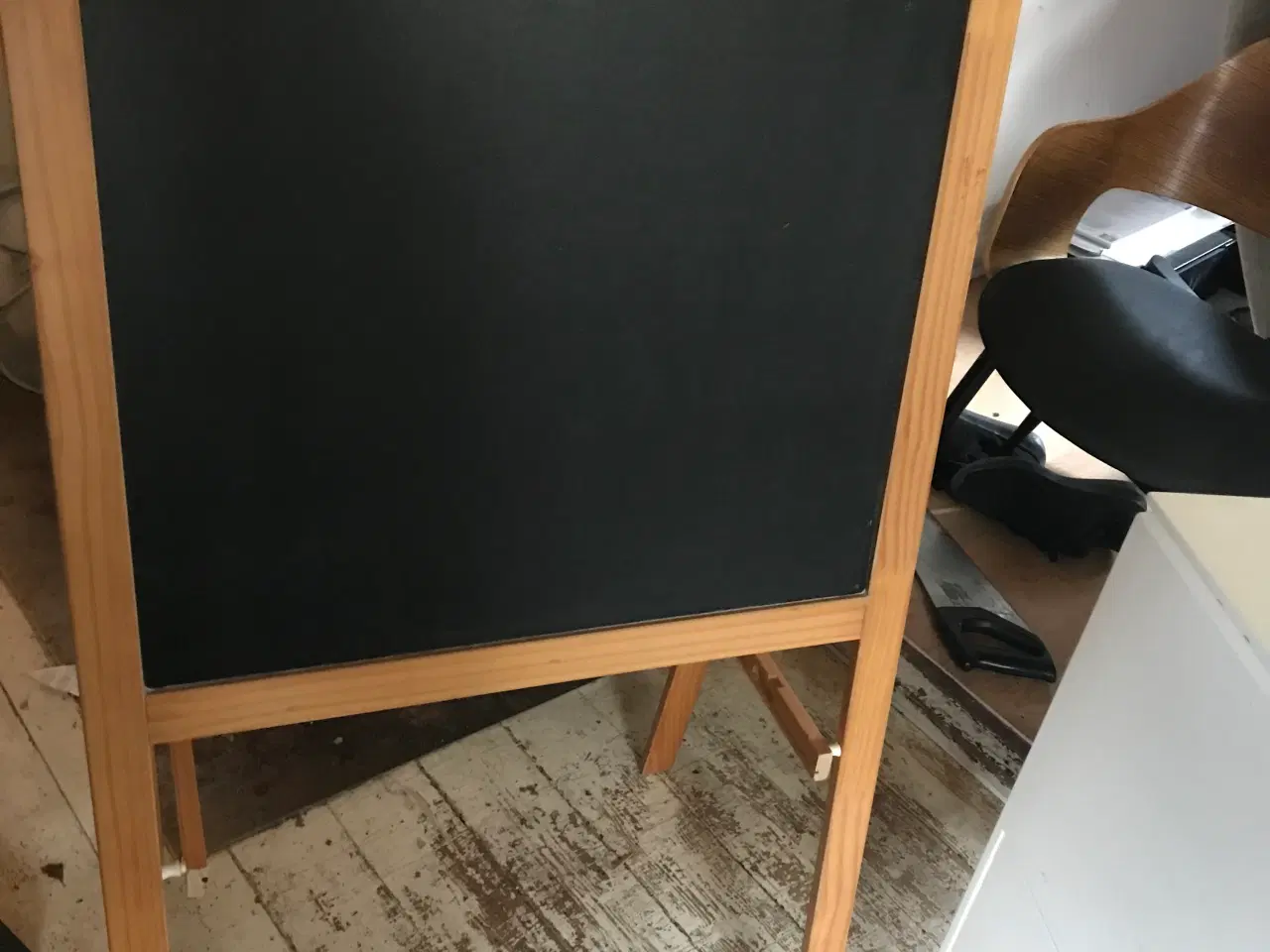 Billede 1 - Tegnestativ en Tavle og et Whiteboard