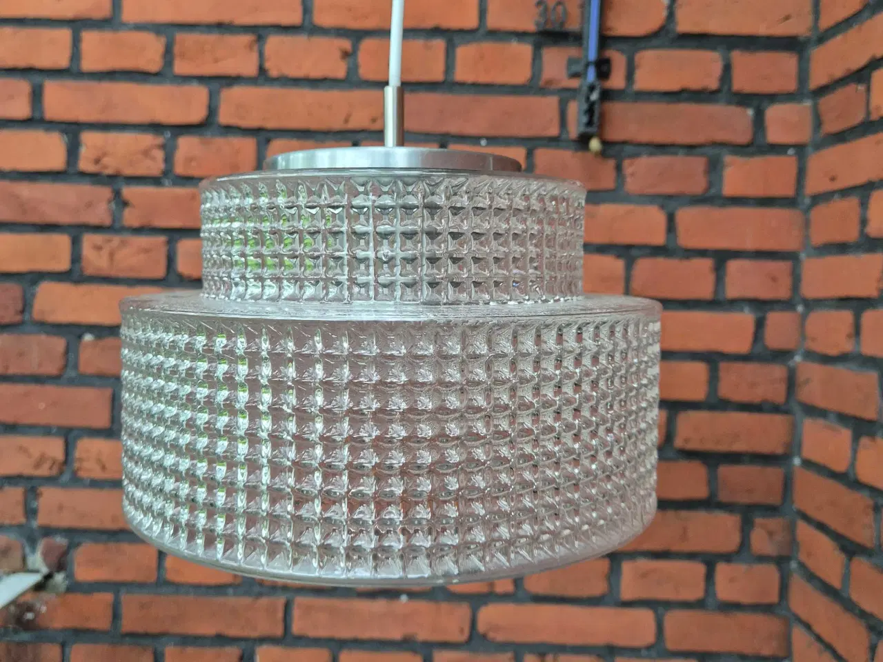 Billede 4 - Smuk retropendel i klart presset glas 