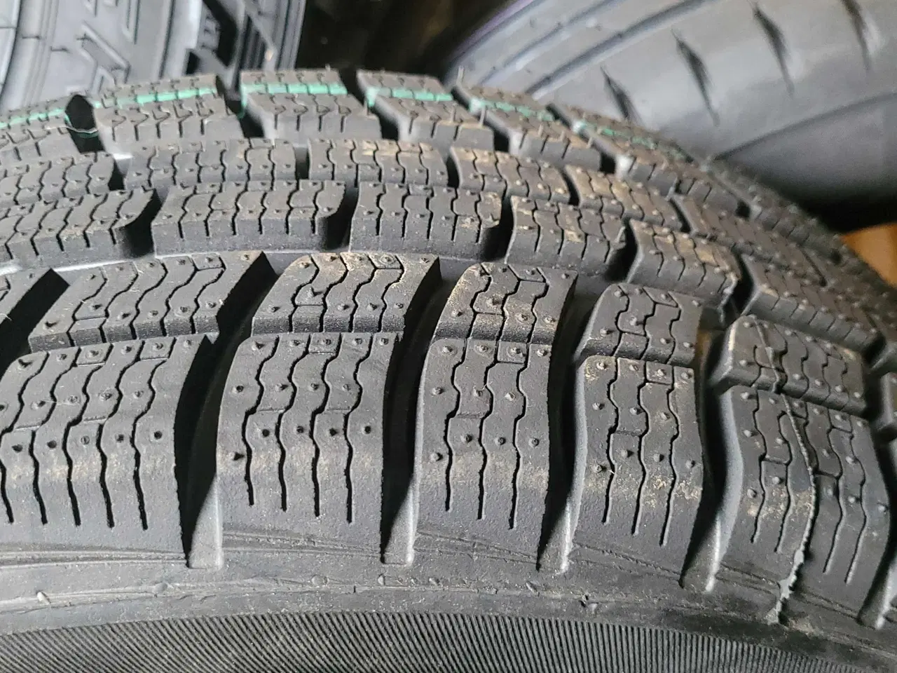Billede 1 - 205 / 60 R 16