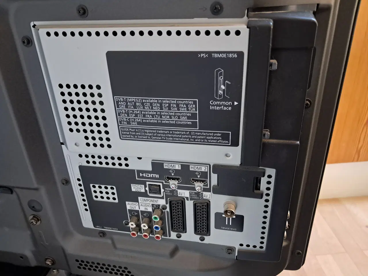 Billede 5 - TV bord med plads til surround anlæg samt 42' TV