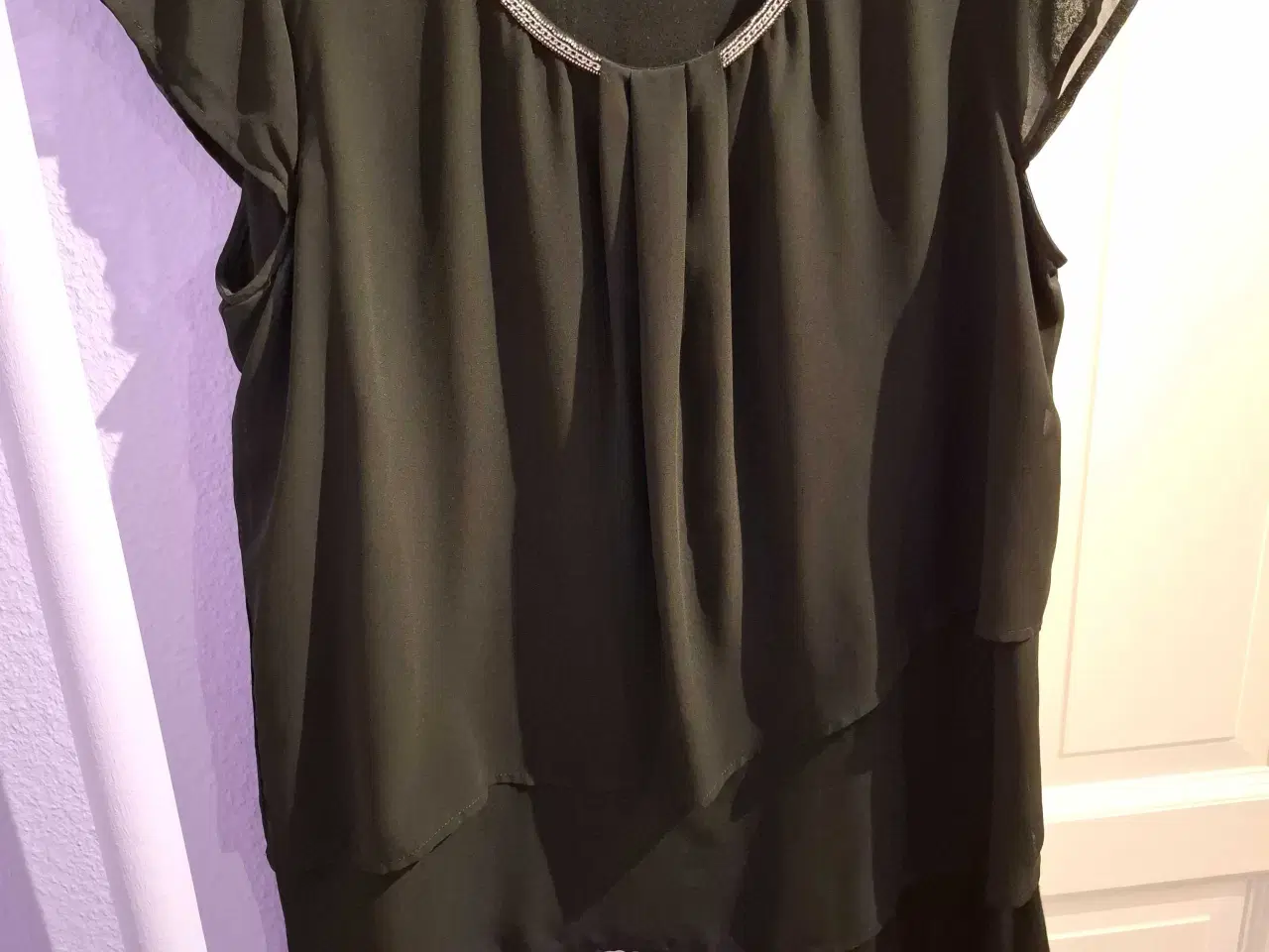 Billede 4 - Zizzi bluse I M med flotte detaljer