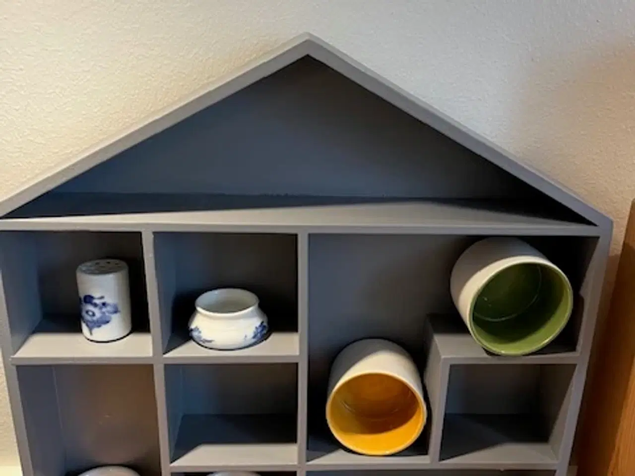 Billede 1 - H&M Home Sættekasse / Væghylde – Grå husform