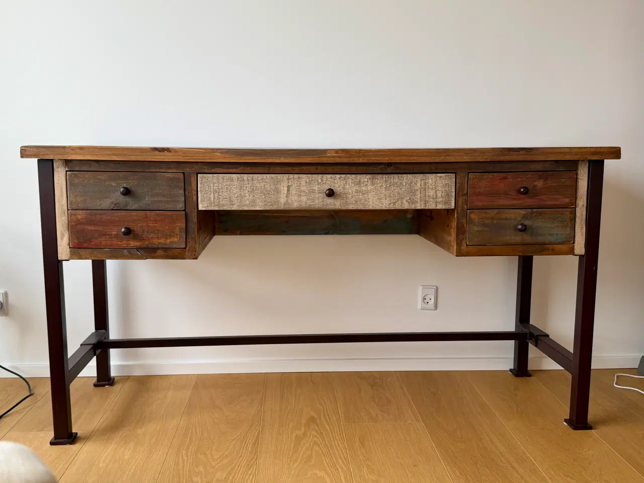 Billede 1 - Wooden desk and chair
