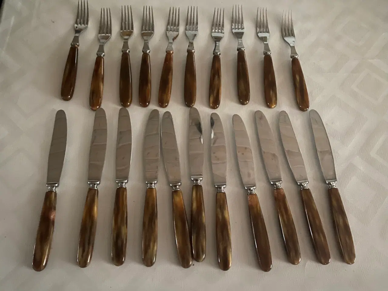 Billede 1 - Rådvad Bestik, 10 knive, 11 gafler, kr.200,-