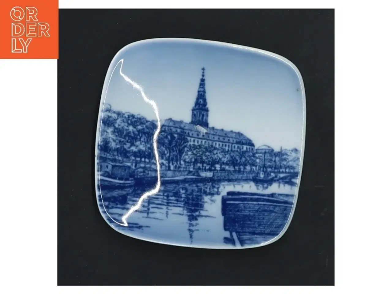 Billede 1 - Dekorativ porcelænstallerken med Christiansborg motiv fra B&G (str. 8,5x8,5 cm)