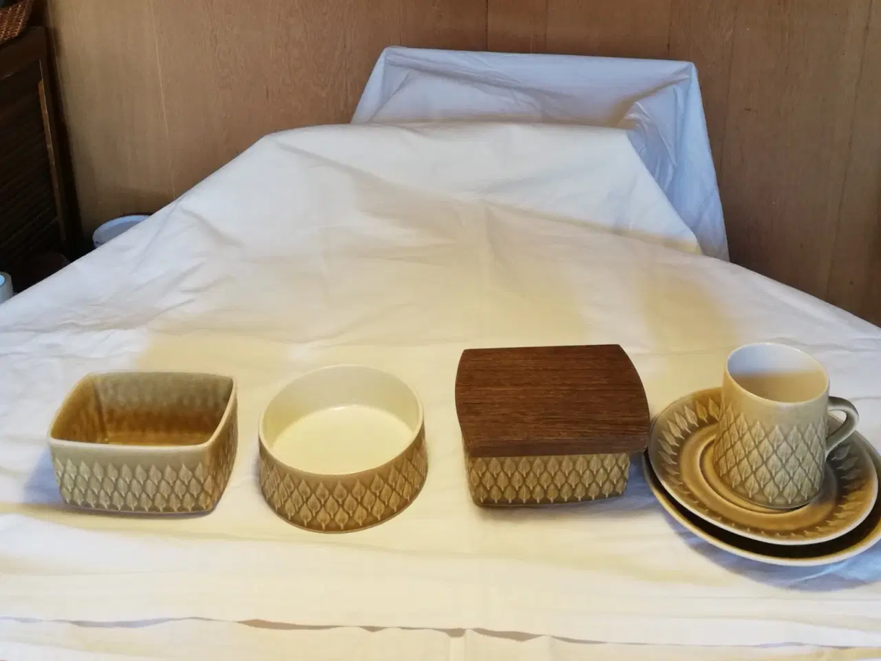 Billede 2 - Relief stentøj smørskål, kaffekop, sukkerskål