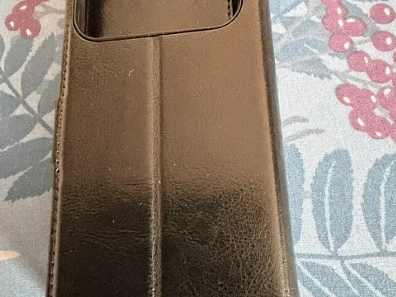Billede 3 - Sort Qialino cover i ægte læder til Iphone 17 Pro