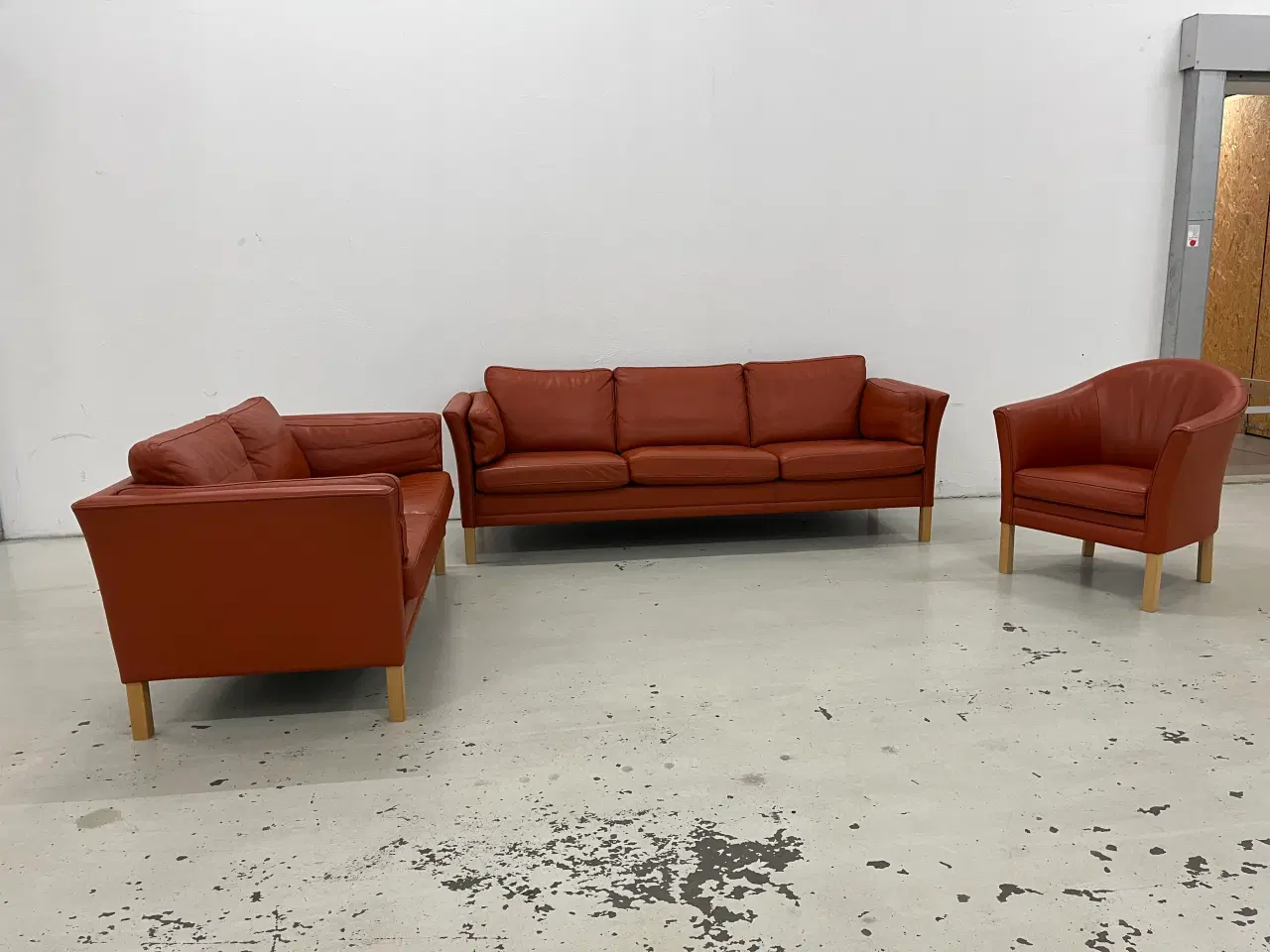 Billede 2 - Mogens Hansen MH2225 3+2 MH80 stol i cognac læder.